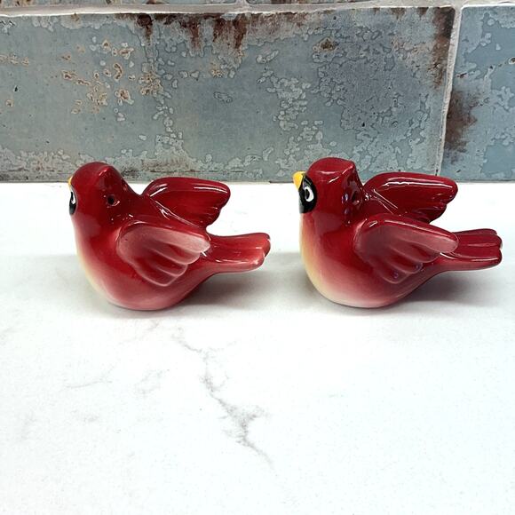 Christmas Cardinals Salt and Pepper Shaker Set Ceramic Glazed - Picture 6 of 10